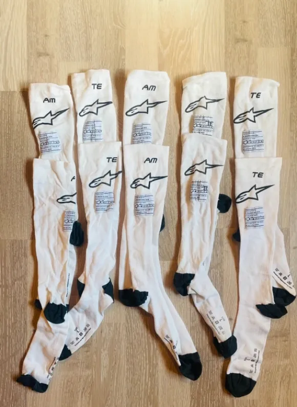 Chaussettes pilote Alpinestars FIA – Taille L – Homologuées jusqu’en 2034 – 2 paires dispo