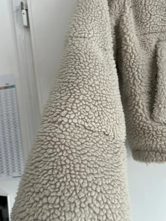 Coat flee