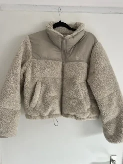 Coat flee