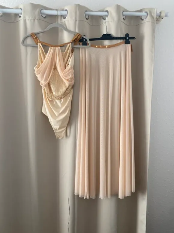 Contemporary Tanz Kostüm beige