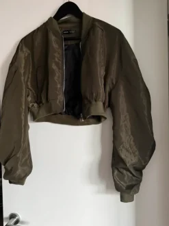 Coole bauchfreie Bomberjacke Jacke