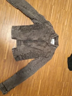 coole, graue jeansjacke