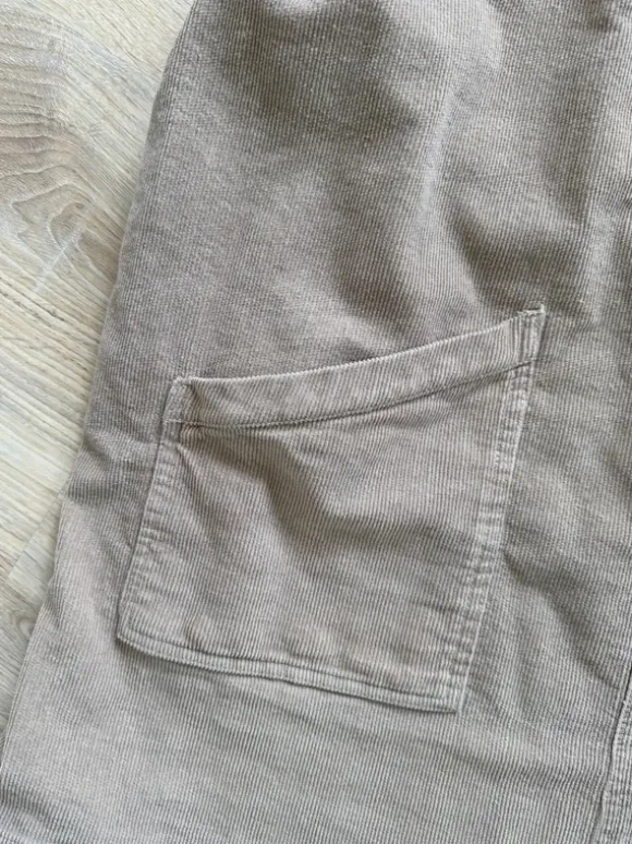 Cord Latzkleid Schwangerschaft / Umstandsmode