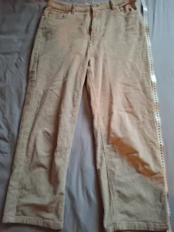 Cordhose in beige/creme