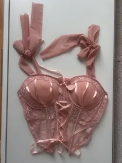 Corset-Top in Altrosa mit Spitze або Romantisches Spitzenkorsett.