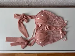 Corset-Top in Altrosa mit Spitze або Romantisches Spitzenkorsett.
