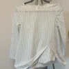 COS Bluse 34 Weiß Blau Gestreift Asymmetrischer Saum Clean Girl