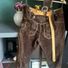 Country Line Lederhose – Gr. 48 – mit abnehmbarem Latz – Dreiviertellänge