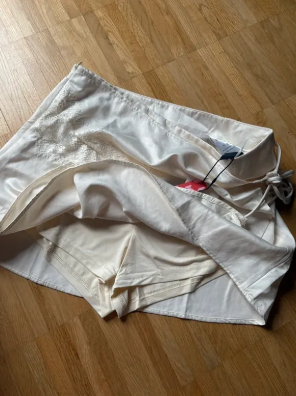 Cream CIDER skorts with lace details