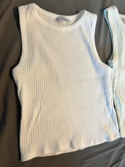 Crop tops - white & pastel green