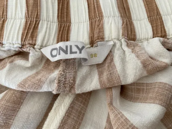 Culotte mit Streifen