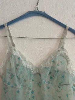 Cute Y2K floral lingerie top in babyblau