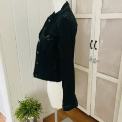 Damen Bershka Jeansjacke schwarz tailliert Gr. S