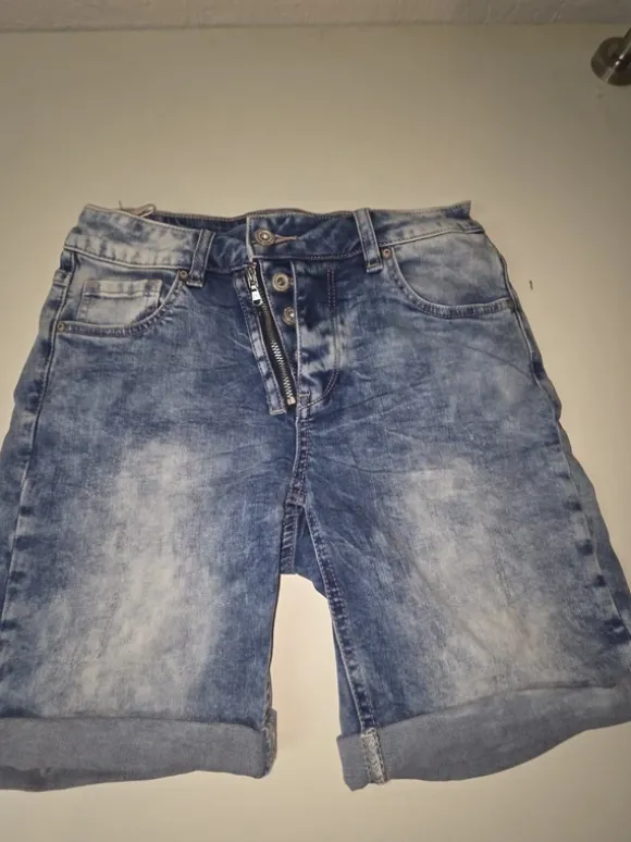 Damen-Denim-Shorts in Blau Größe 38 Mini, mit Knopfleiste und Reißverschluss