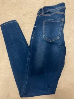 Damenhose in der Größe 38