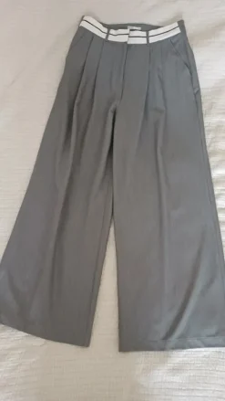 Damenhose mit weitem Bein, Größe 42