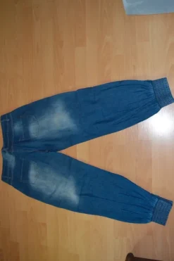 Damenjeans mit elastischen Bündchen