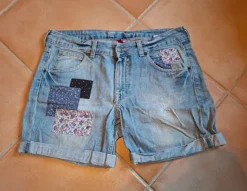 Denimshorts mit Patches
