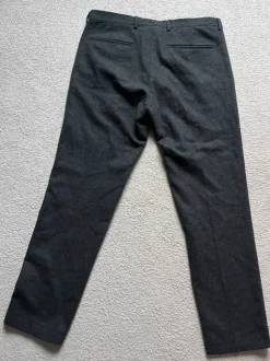 Die Wollhose mit Bügelfalte