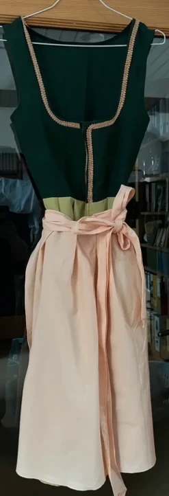 Dirndl Handarbeit