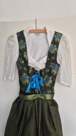 Dirndl mit Bluse