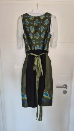 Dirndl mit Bluse