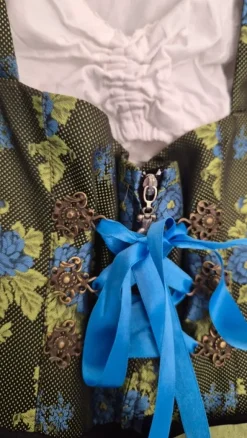 Dirndl mit Bluse