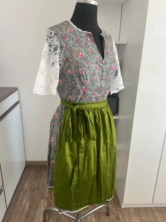 Dirndl mit Bluse