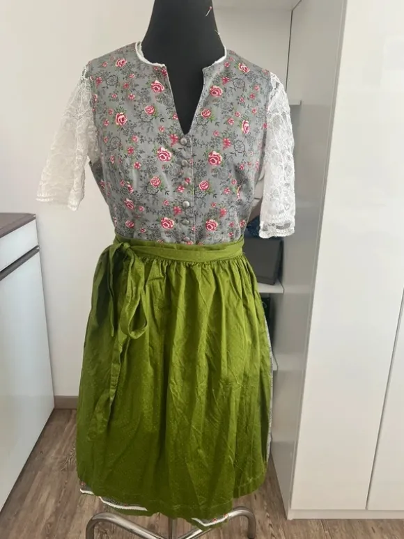 Dirndl mit Bluse