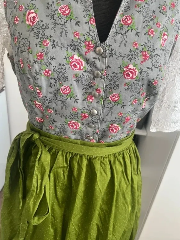 Dirndl mit Bluse