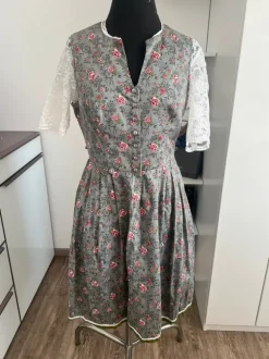 Dirndl mit Bluse