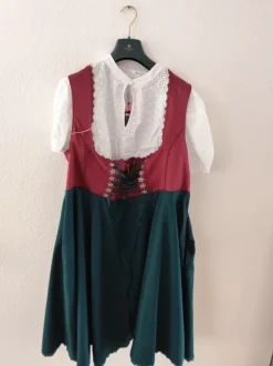 Dirndl neu ungetragen mit 2 Blusen Gr.52/ Oktoberfest/ Tracht
