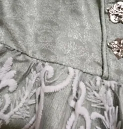 Dirndl ohne Bluse