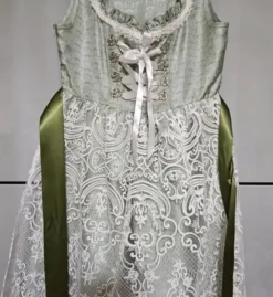 Dirndl ohne Bluse