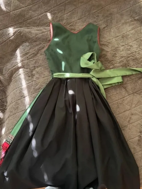 Dirndl Wildleder-Optik dunkelgrün/schwarz Größe 32