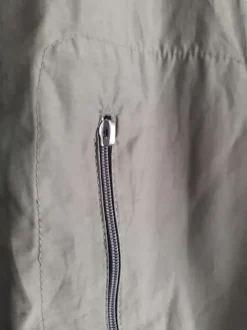 Dünne Frühlingsjacke mit Stickerei