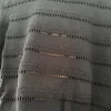 Dunkelblauer Pulli mit Lochmuster