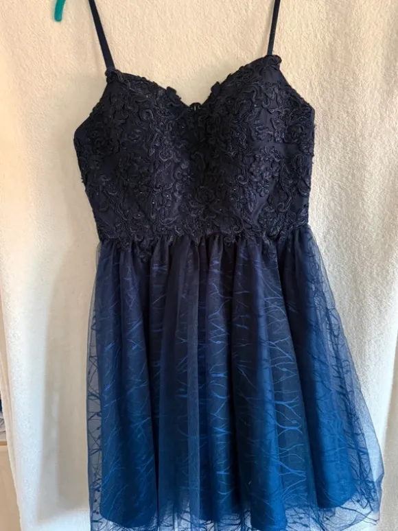 Dunkelblaues Kleid (Gr. 38)