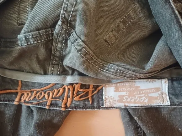 Dunkelbraune Hose