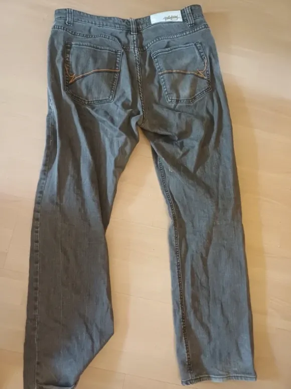 Dunkelbraune Hose
