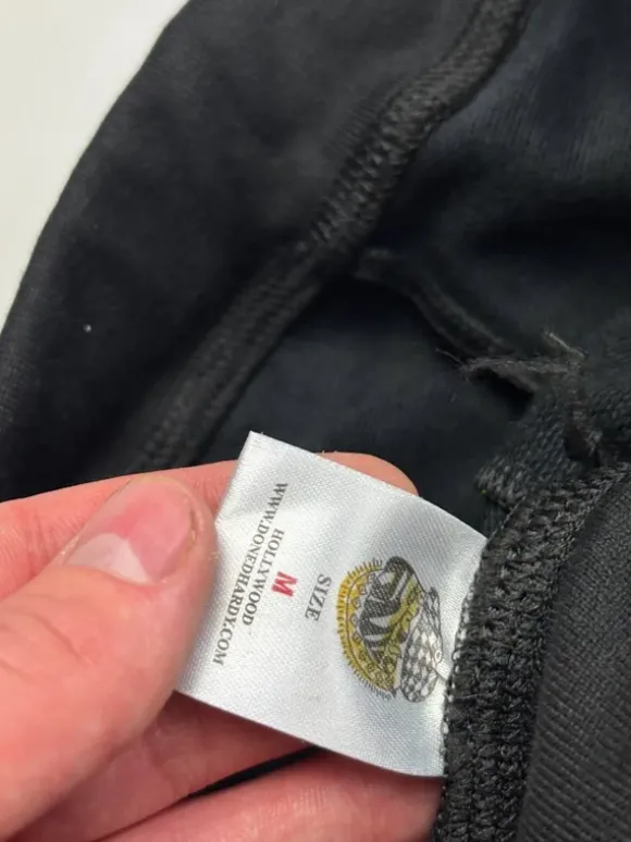 Ed Hardy Trainingsanzug im Y2K-Stil mit einem "Love Kills Slowly"