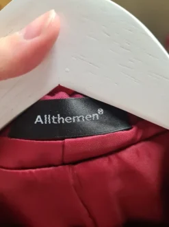 Edler dreiteiligen weinroter Anzug