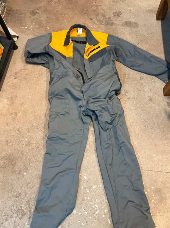 Einen Overall von Liebherr