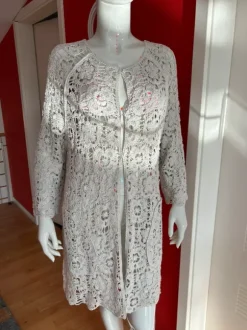 Eleganter Häkelmantel von Monari