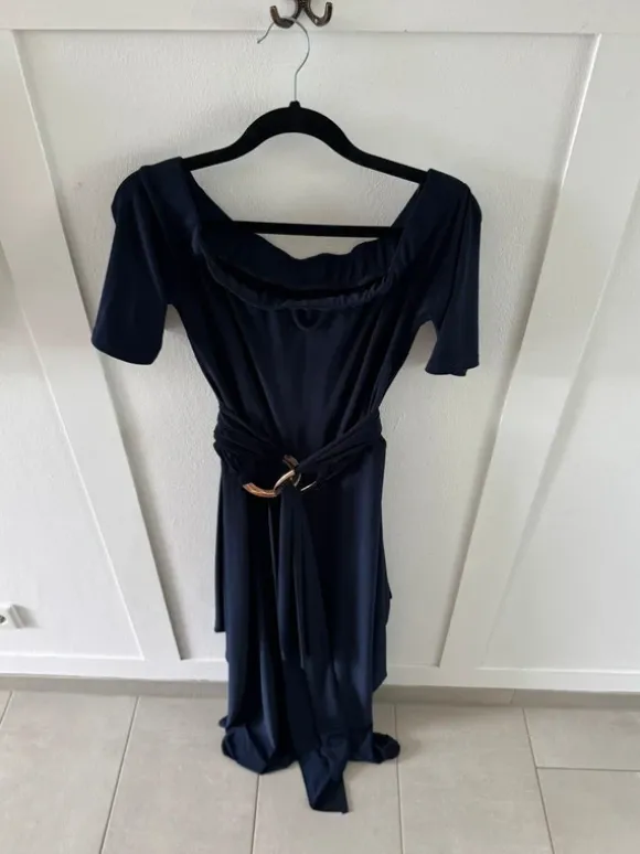 Eleganter Off-Shoulder Jumpsuit von Joseph Ribkoff