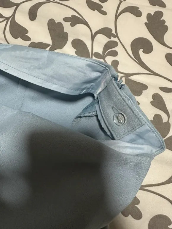 Eleganter Rock in Hellblau – wie neu