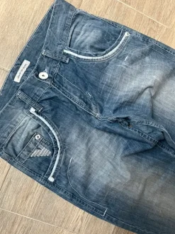 Emporio Armani Jeans mit Backprint-Y2K-Pasha Style