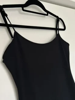 Engeres langes Kleid