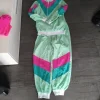 80er Jahre Jogginganzug Outfit