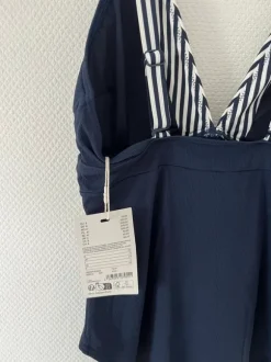 Esprit Badeanzug in Größe 40 mit Etikett